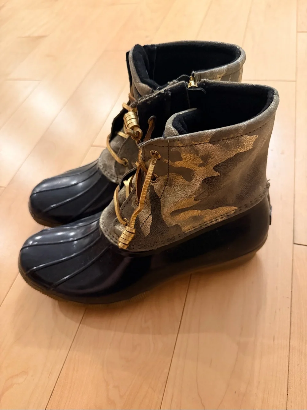 Sperry Saltwater Metallic Camo Duck Boots Olive Gold Leather Ankle 9.5 NWOT